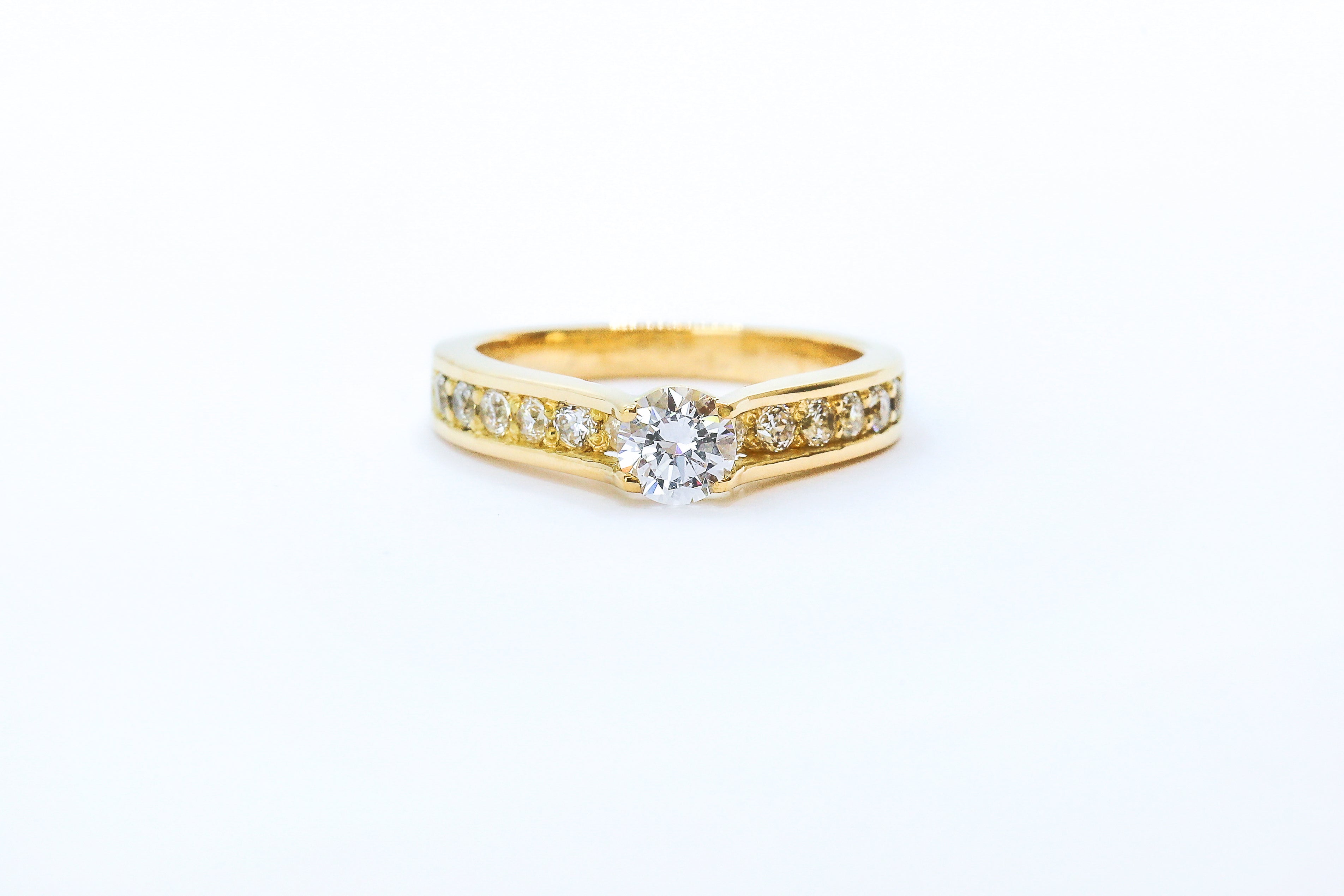 Anillo solitario de diamantes