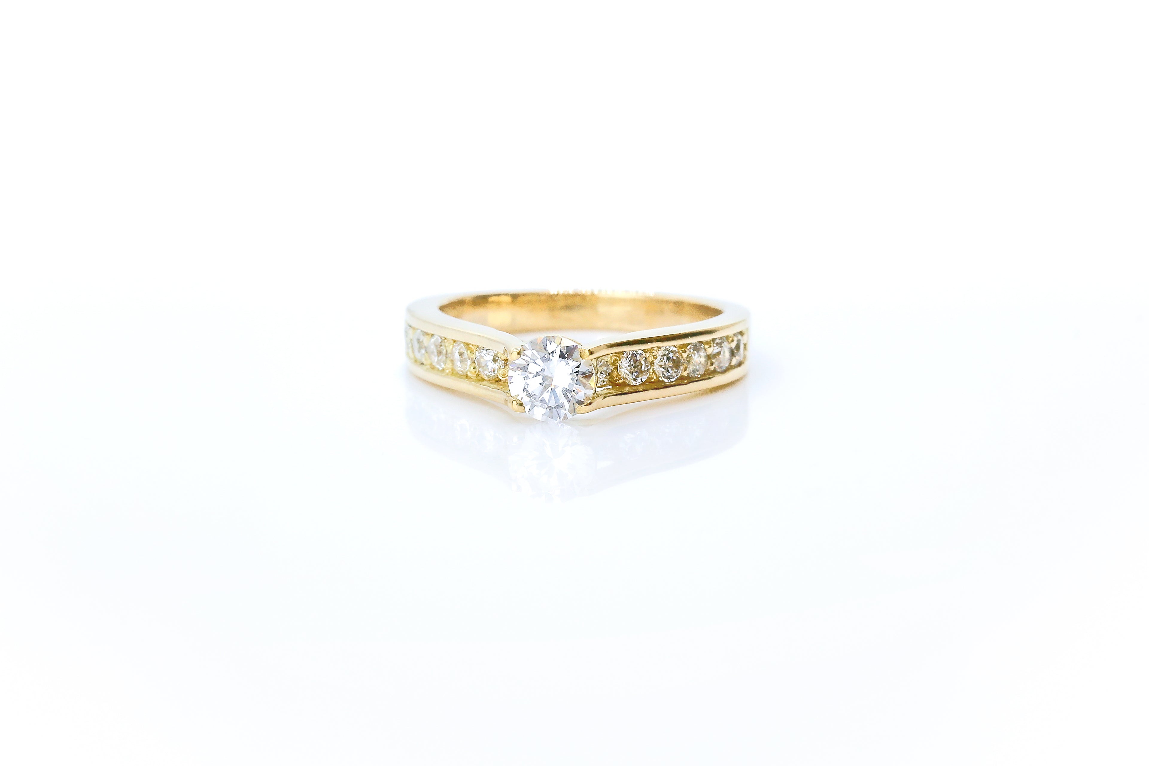 Anillo solitario de diamantes