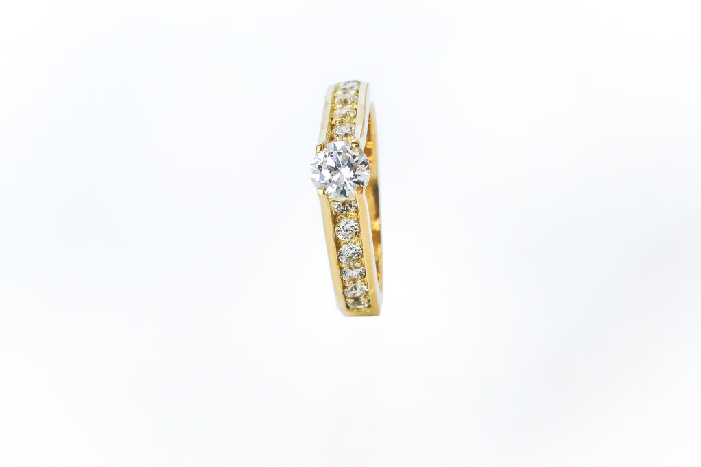 Anillo solitario de diamantes