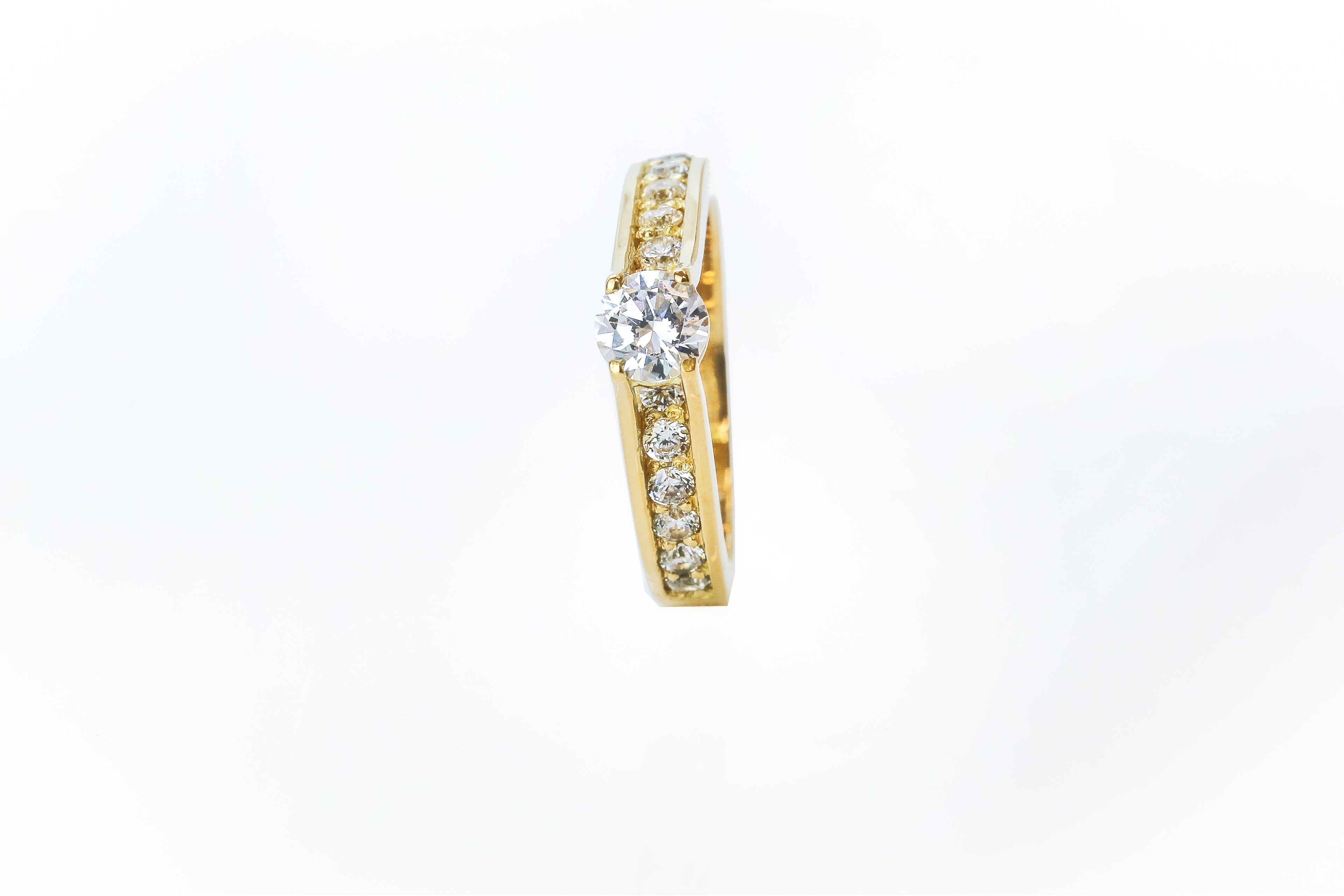 Anillo solitario de diamantes