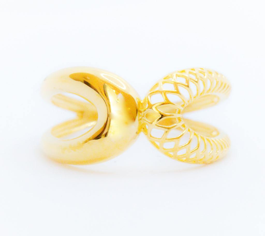 Anillo femenino reflejado