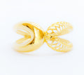 Anillo femenino reflejado