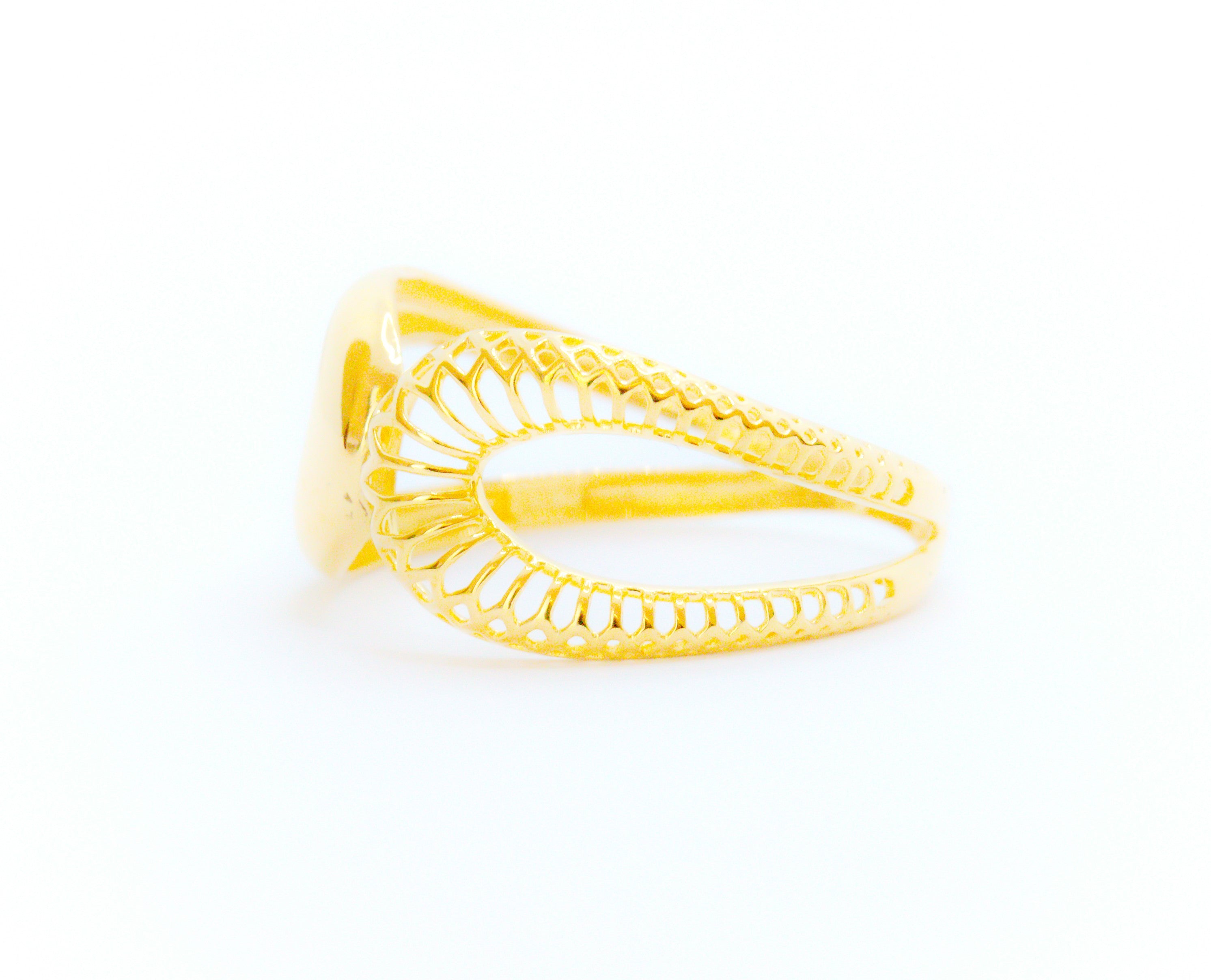 Anillo femenino reflejado