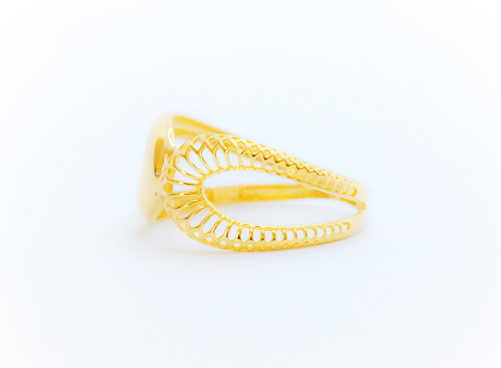 Anillo femenino reflejado