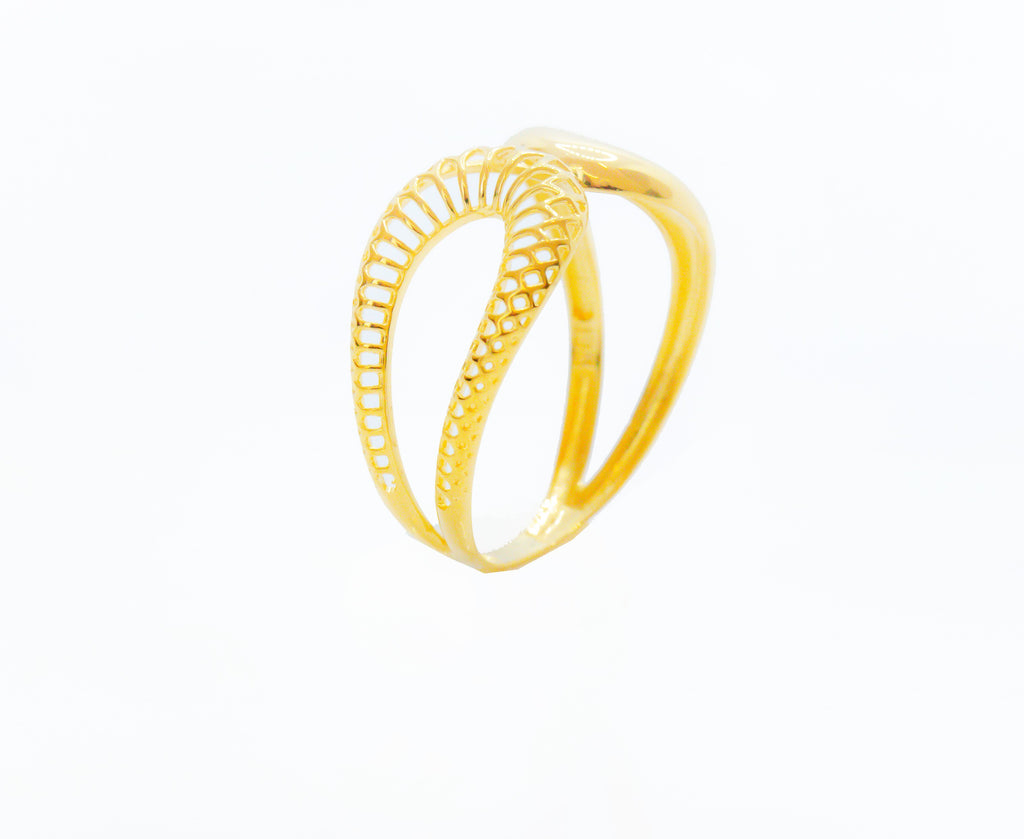 Anillo femenino reflejado