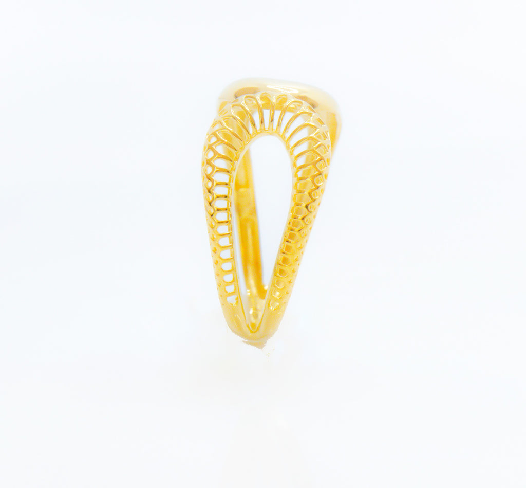 Anillo femenino reflejado