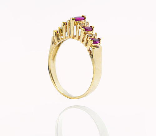 Anillo de diamante y rubí