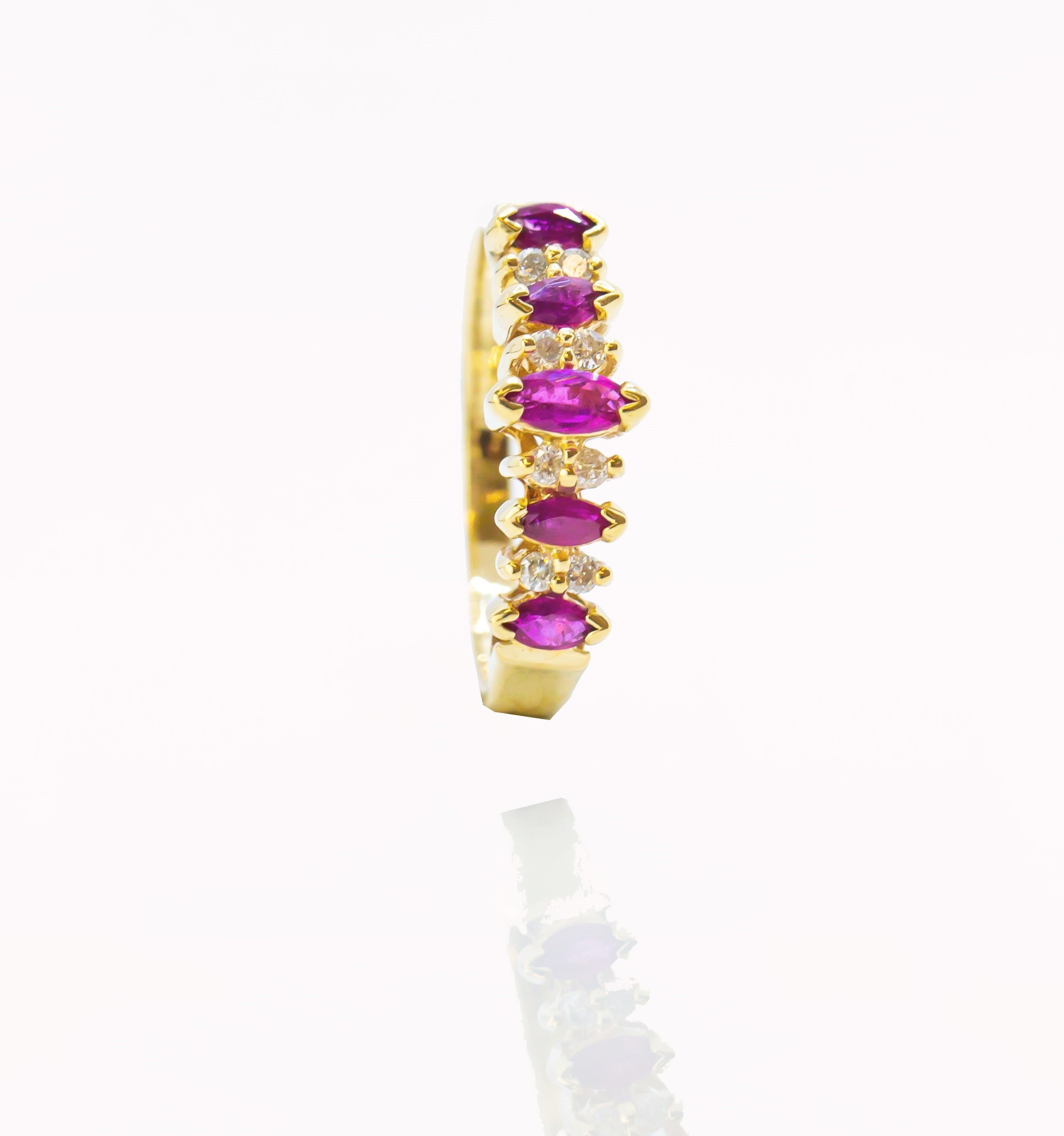Anillo de diamante y rubí