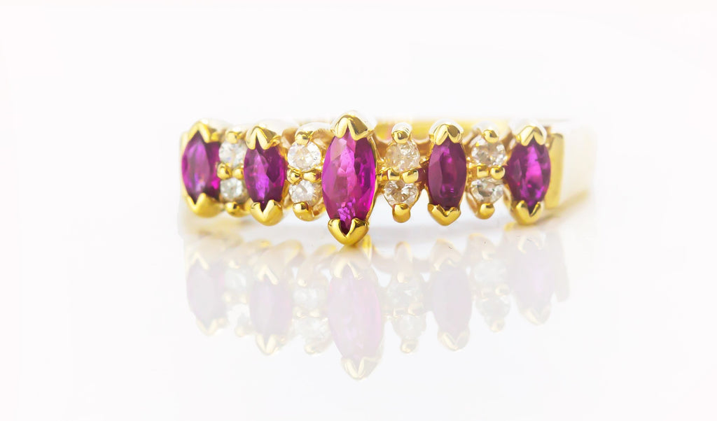 Anillo de diamante y rubí