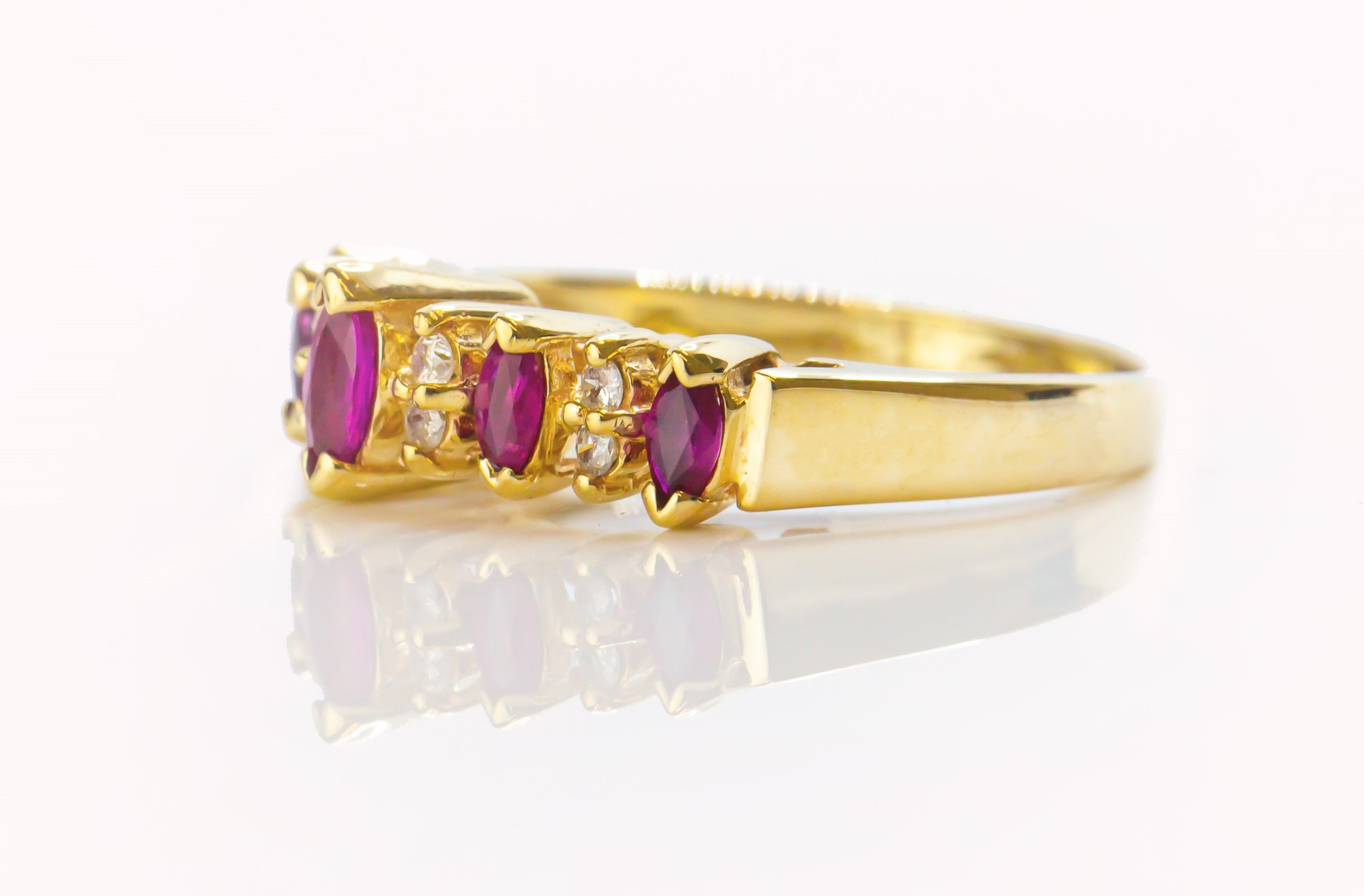 Anillo de diamante y rubí