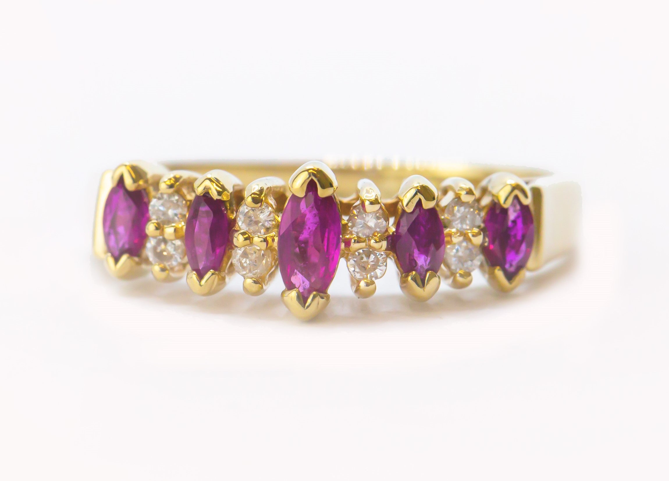 Anillo de diamante y rubí