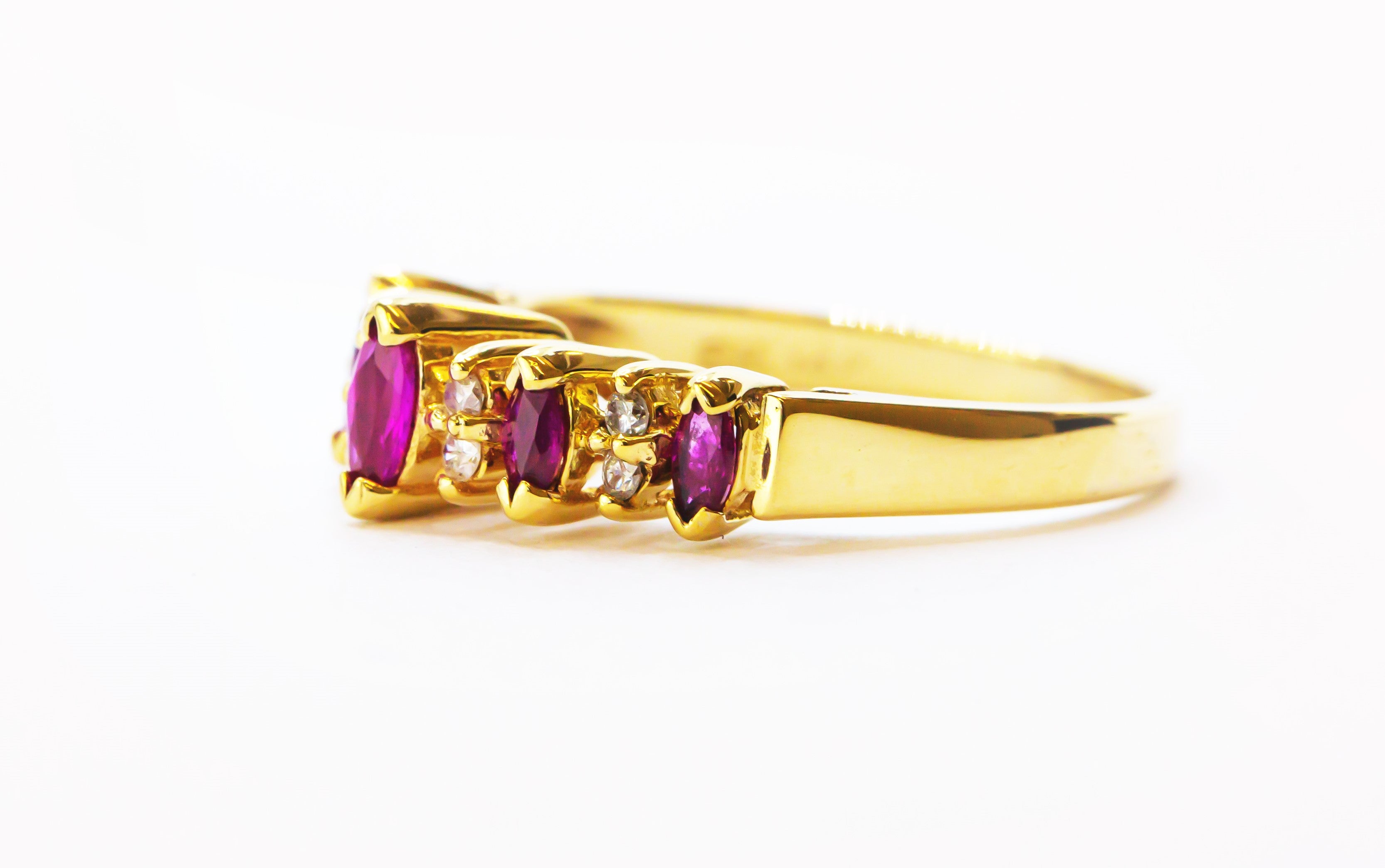 Anillo de diamante y rubí