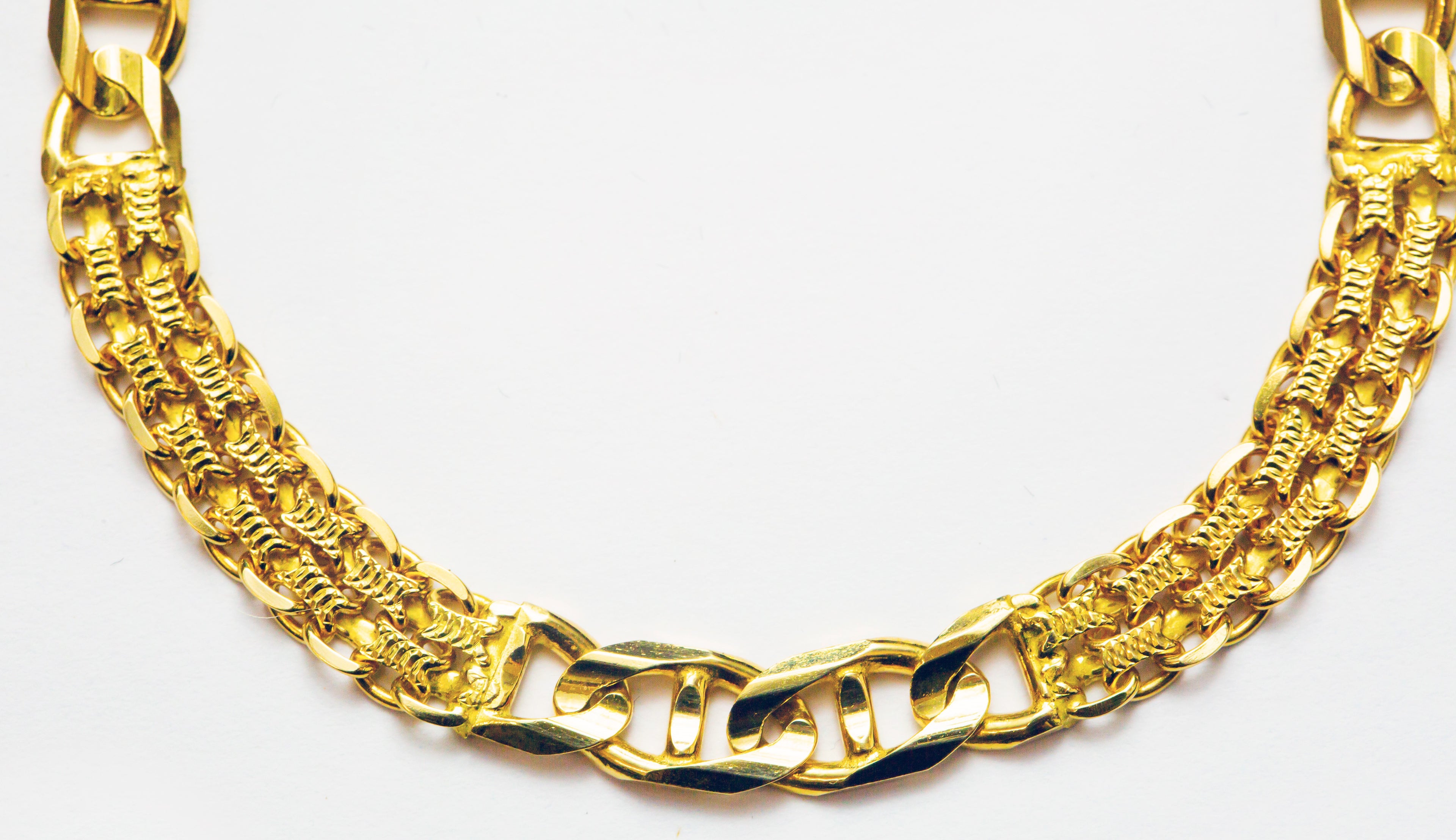 Pulsera de oro macizo de 18K con eslabones intro