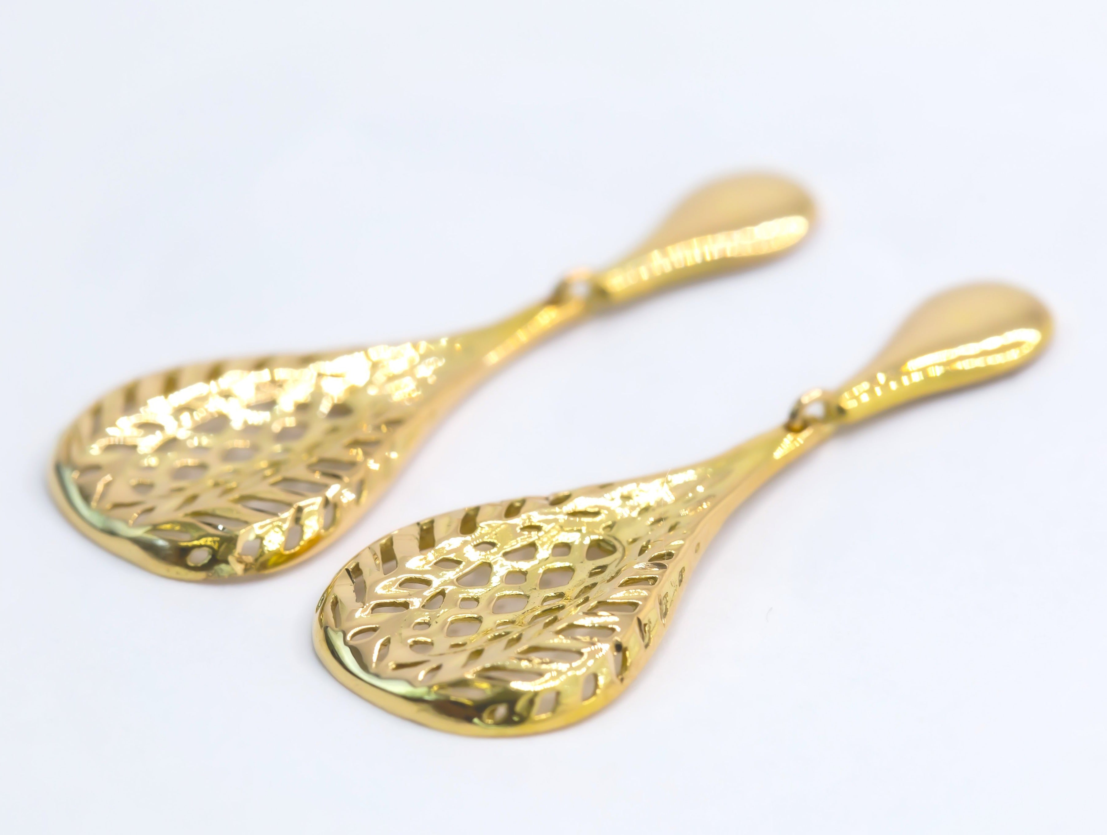 Pendientes de gota calada