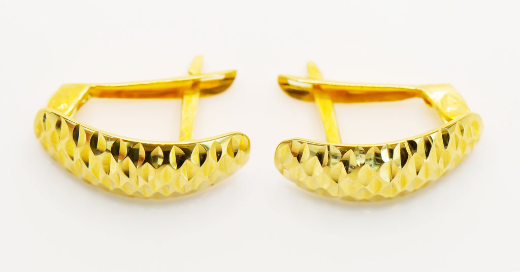 Brinco em Ouro Sólido 18K Semi Argola com Cortes Diamantados