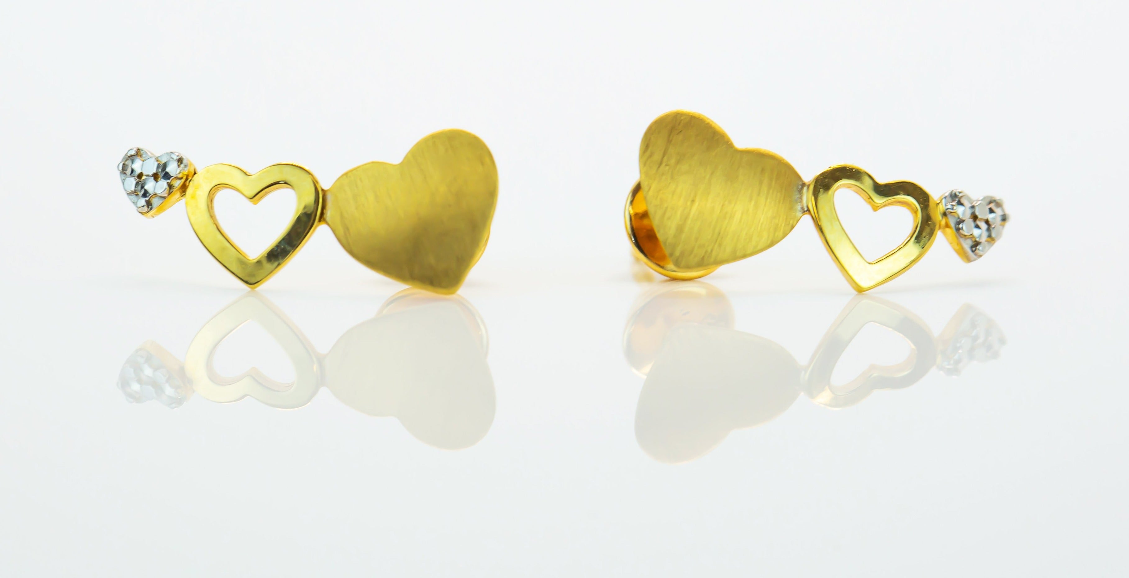 Pendientes de Oro Sólido de 18K Tres Corazón