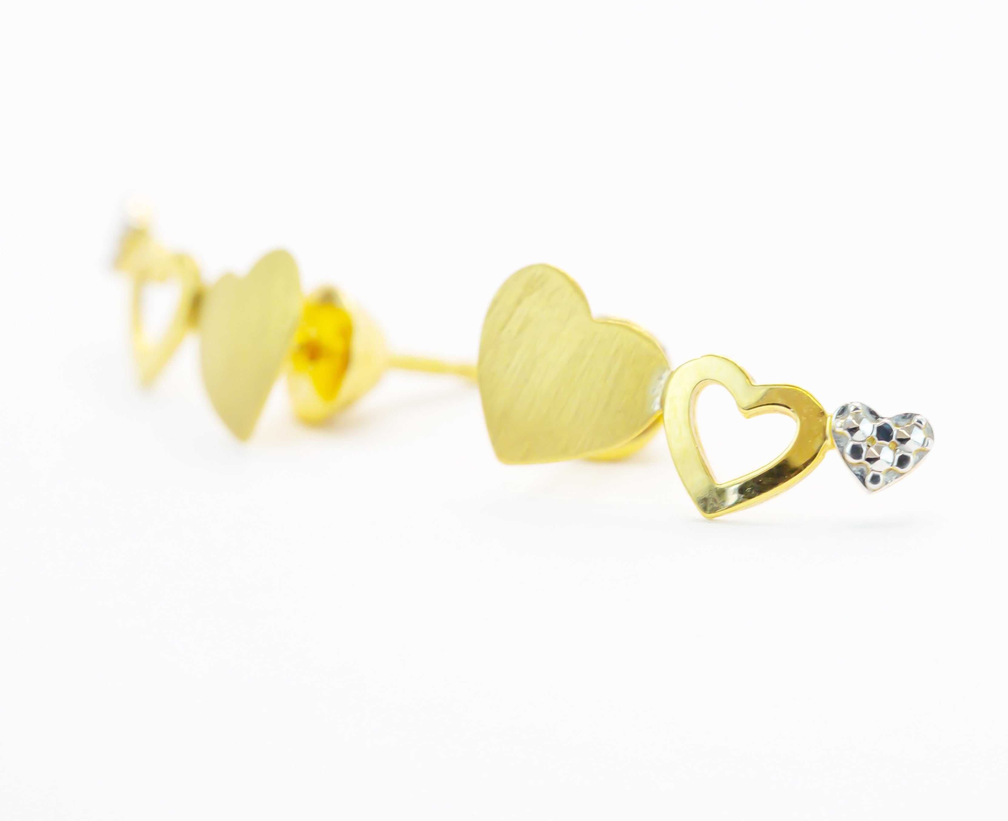 Pendientes de Oro Sólido de 18K Tres Corazón