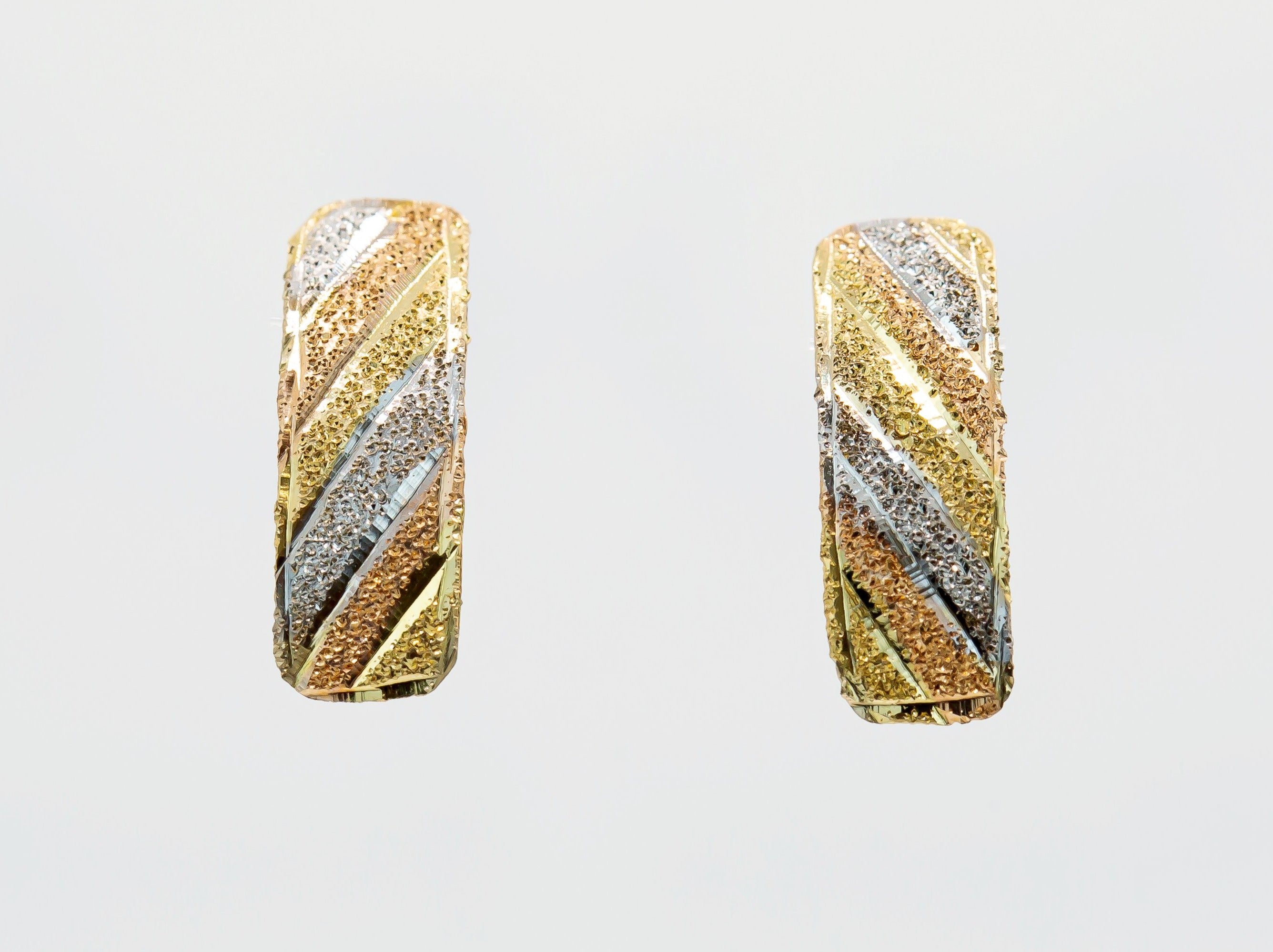 Brinco em Ouro Sólido 18K Semi Argola Gradiente Tres Ouros