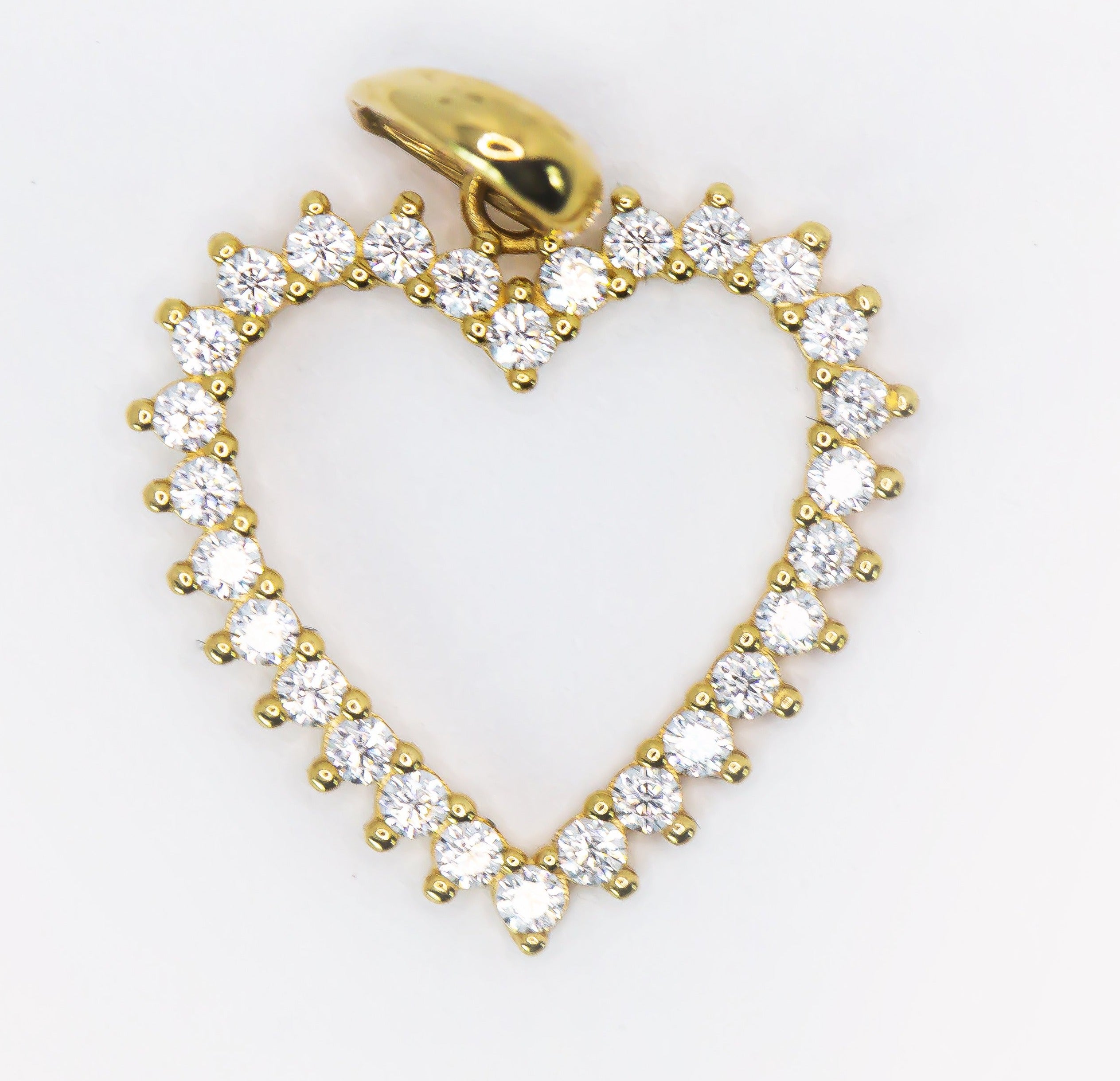 Colgante de oro macizo de 18 quilates con forma de corazón y brillantes