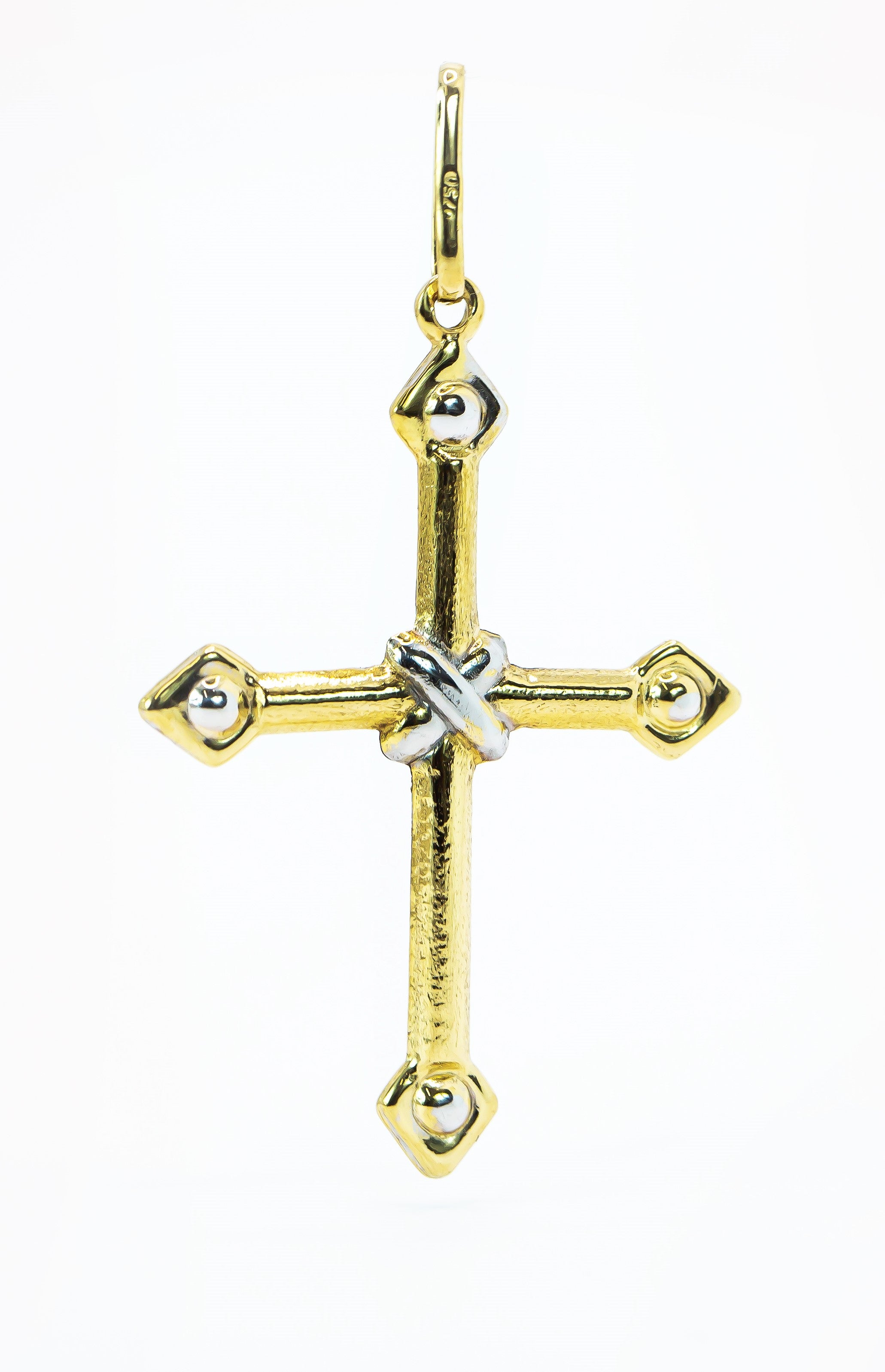 Colgante de oro macizo de 18 quilates con cruz