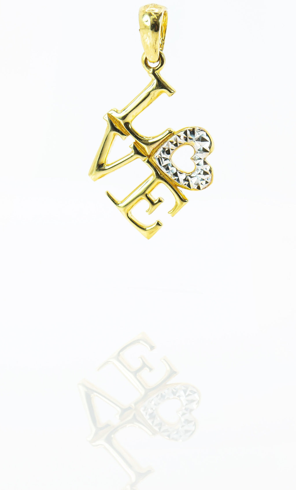 Colgante de oro macizo de 18 quilates con diseño de "Love"