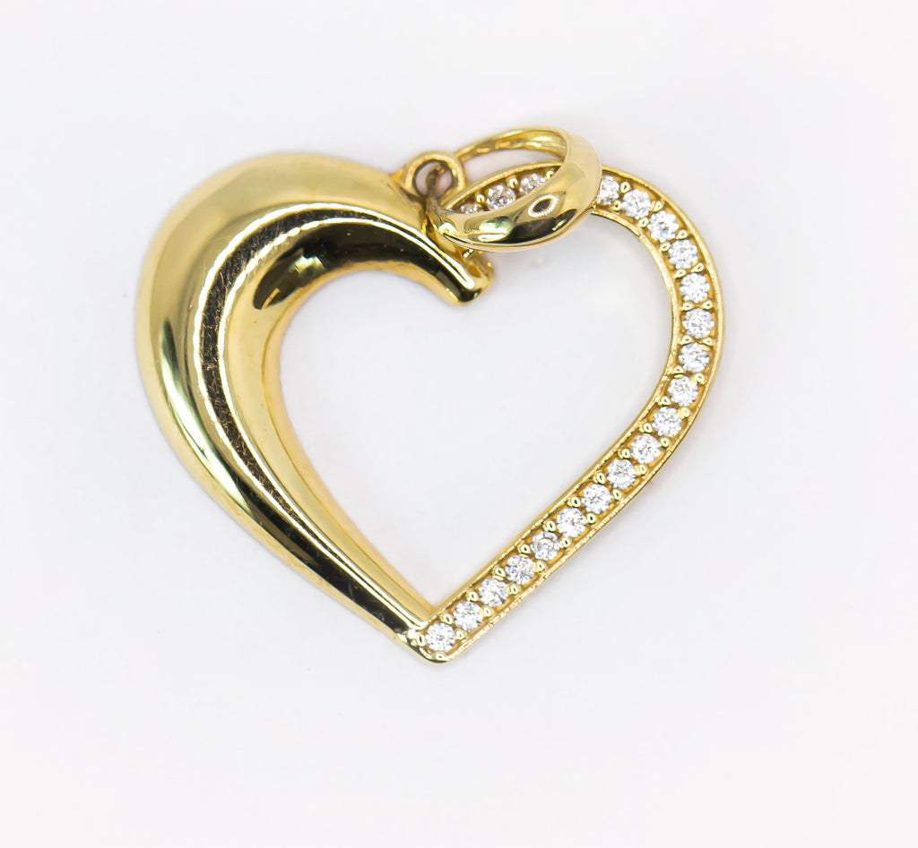 Colgante en Oro Sólido 18K Corazón medio engastado