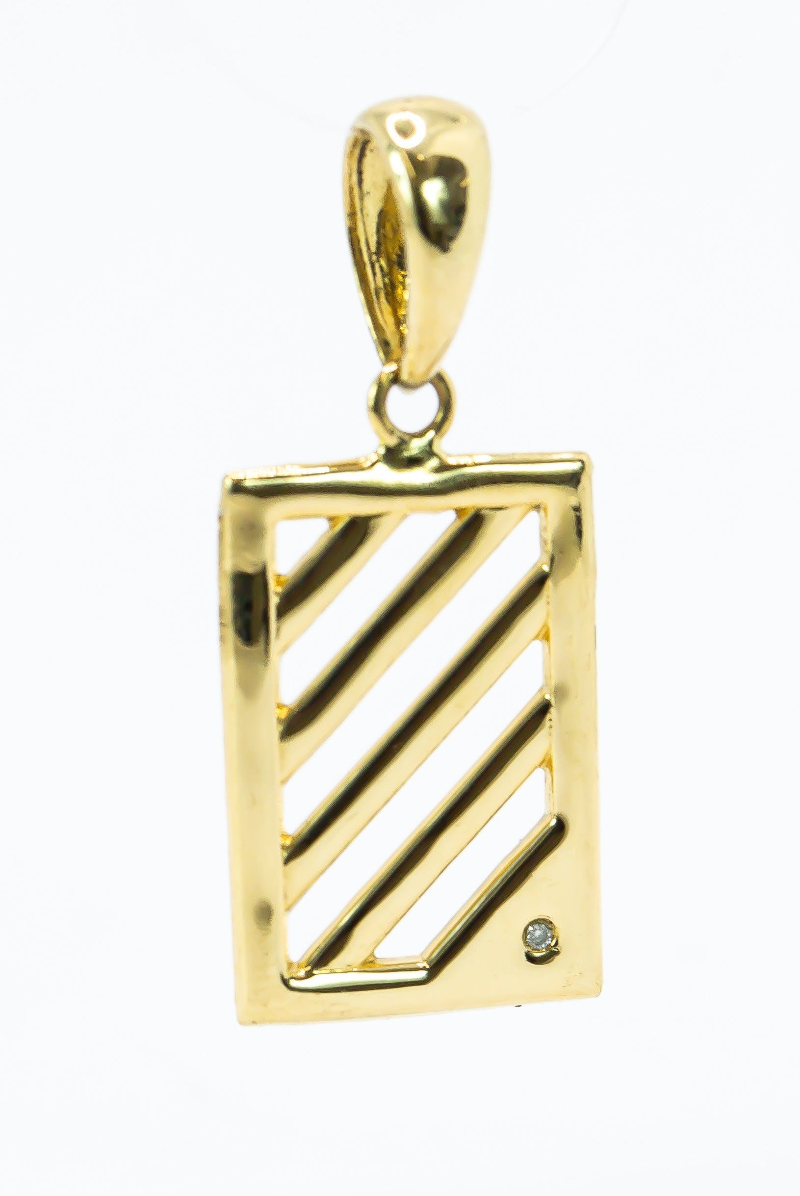Colgante de oro macizo de 18 quilates con placa calada