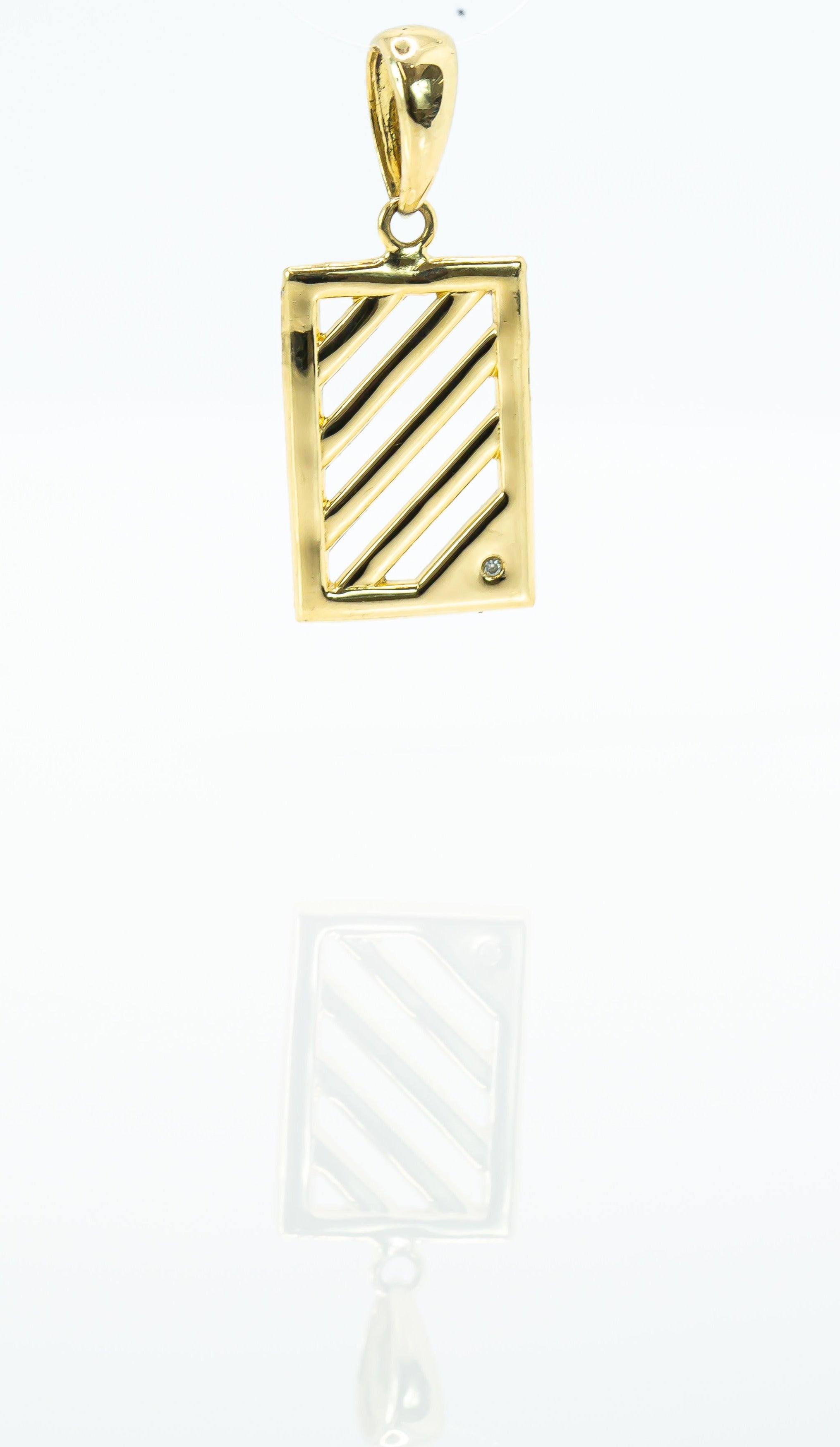 Colgante de oro macizo de 18 quilates con placa calada