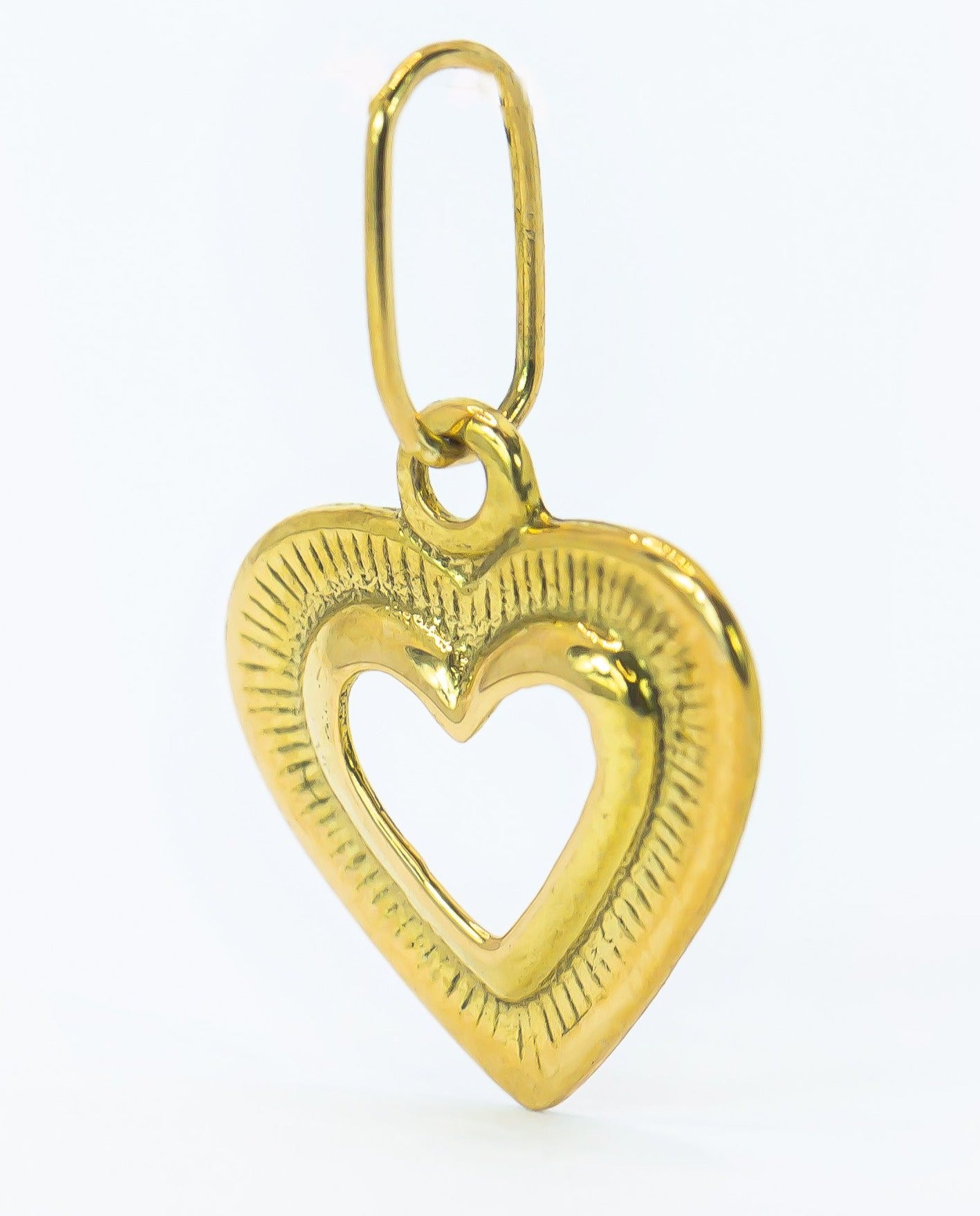 Colgante en Oro Sólido 18K Corazón calado