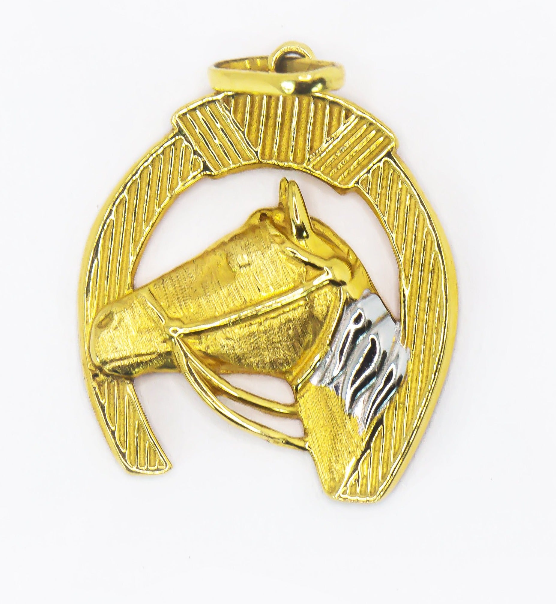 Colgante de Herradura en Oro Sólido de 18K