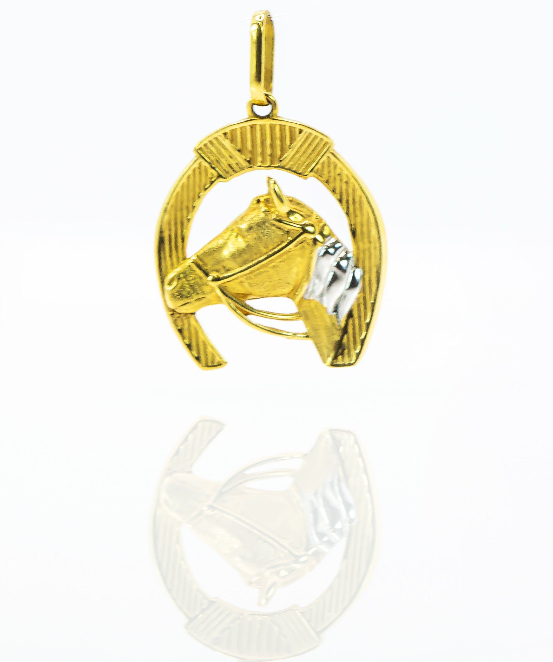 Colgante de Herradura en Oro Sólido de 18K