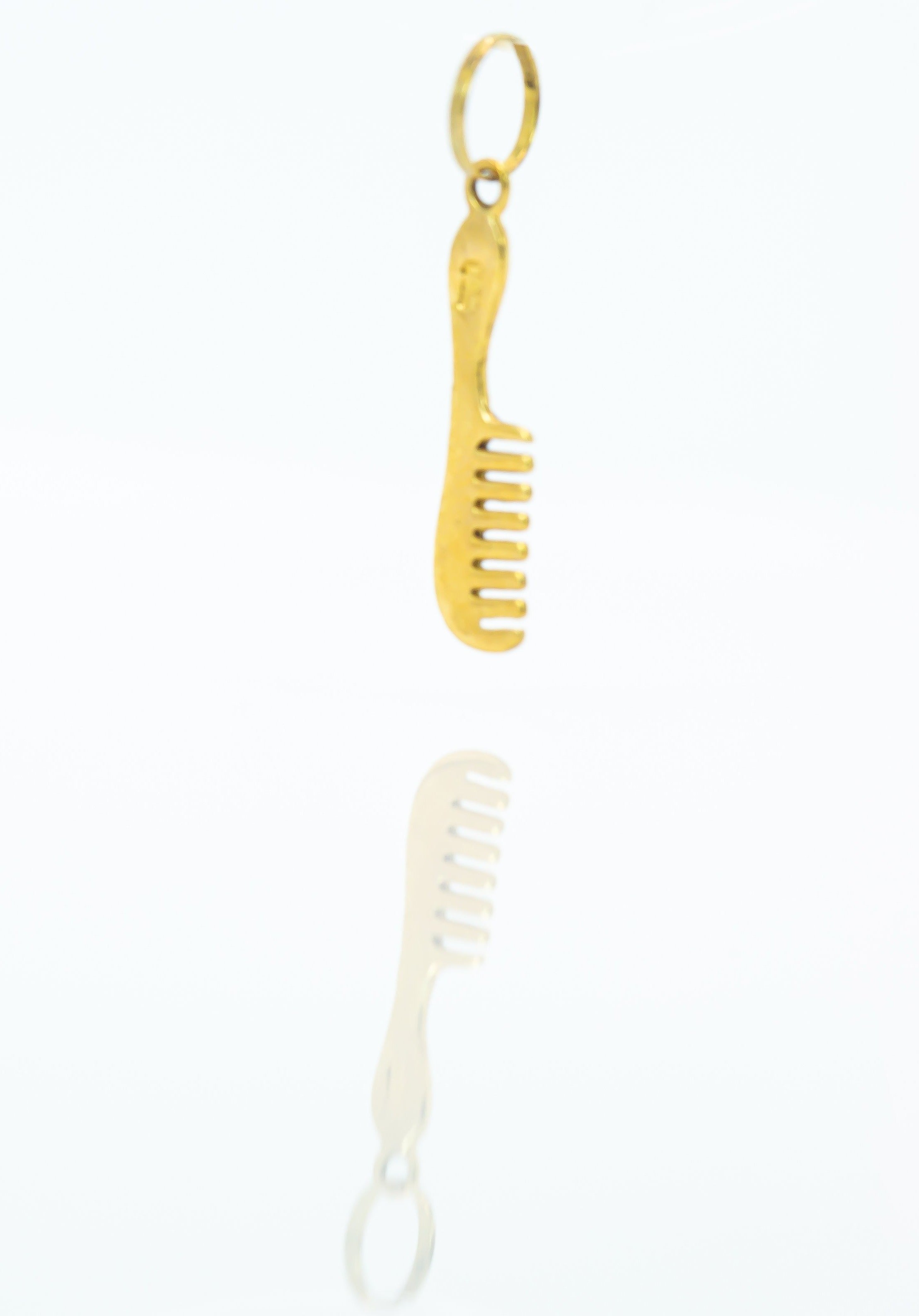 Colgante de oro macizo de 18 quilates con forma de peine